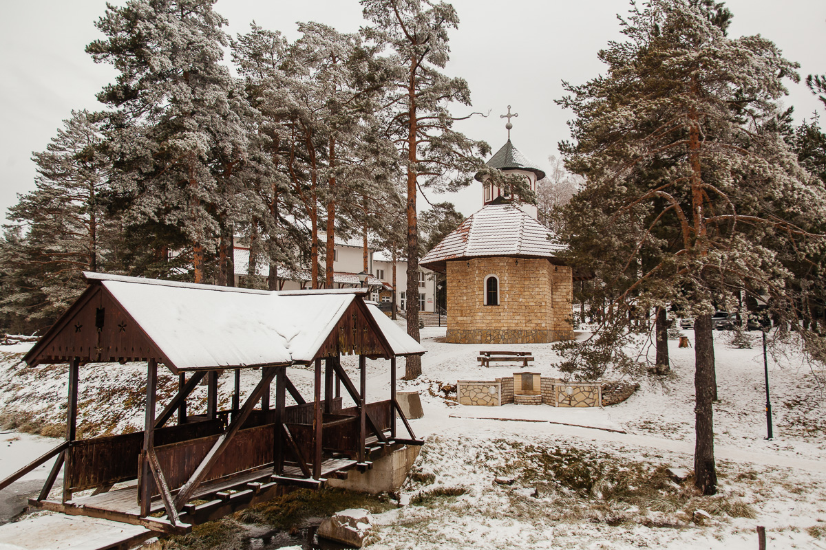 Divčibare crkva u snegu